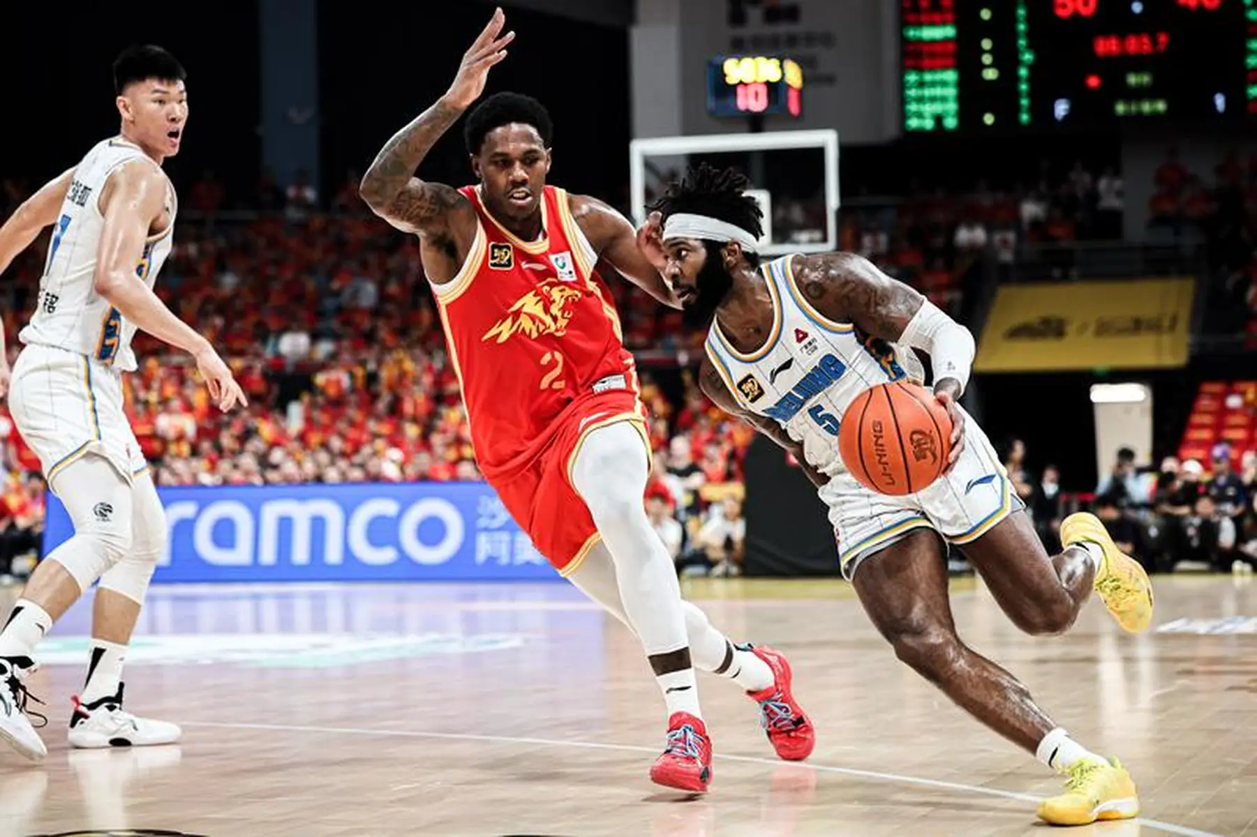 九游体育官网-风云突变广东宏远加时末段远射贴柱；欧篮联版图或变；目标明确；更衣室氛围转暖的简单介绍